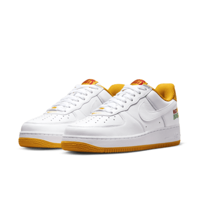 Tenis para hombre Nike Air Force 1 Low Retro QS