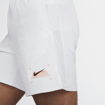 Nike Challenger fôret shorts til herre (18 cm)