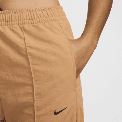 Pants de tiro medio con dobladillo abierto para mujer Nike Sportswear Everything Wovens