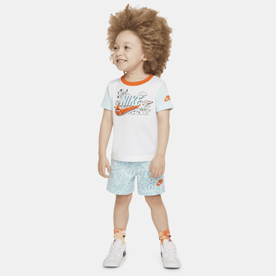 Conjunto de playera y shorts infantil Nike Sportswear Create Your Own Adventure