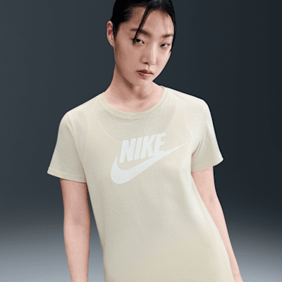 Nike Sportswear Essentials