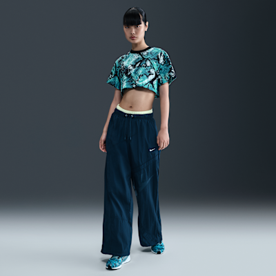 Nike Women's Artist Collection Women's Oversized Cropped Graphic T-Shirt