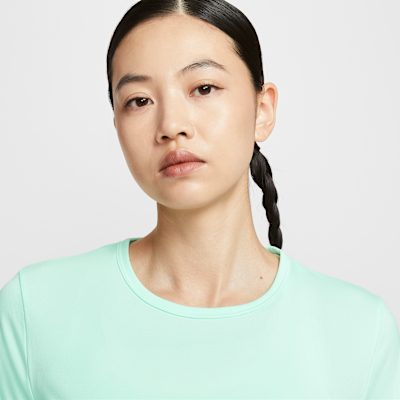 Nike Tempo Swoosh Run 女款 Dri-FIT 短袖跑步上衣