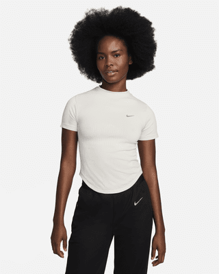 Женские шорты Nike Division Dri-FIT ADV Short-Sleeve Top для бега