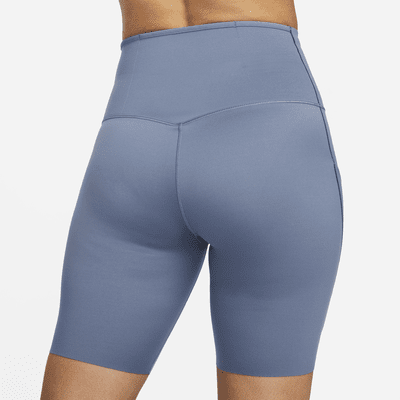 Shorts de ciclismo con bolsillos de tiro alto de 20 cm de sujeción firme para mujer Nike Go