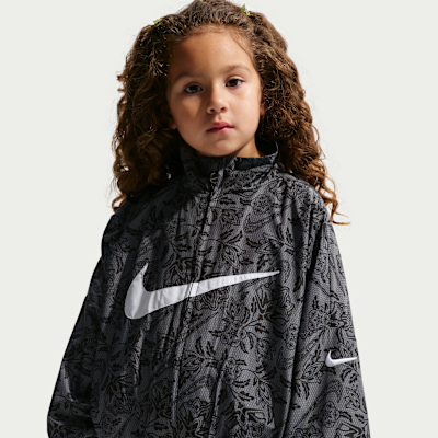 Chamarra de tejido Woven para niños talla pequeña Nike Club