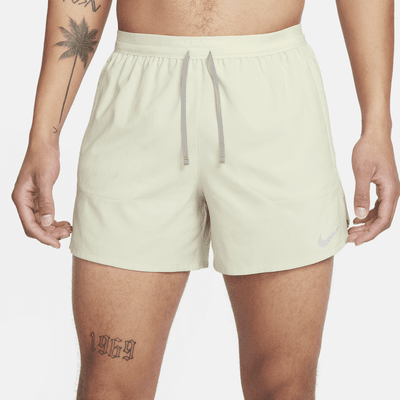 Shorts de correr Dri-FIT de 13 cm con forro de ropa interior para hombre Nike Stride