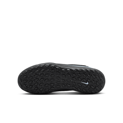 Tacos de fútbol para pasto sintético (turf) para niños grandes Nike Jr. Phantom 6 Low Club