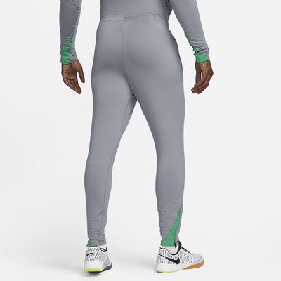 Pantaloni da calcio in maglia Nike Dri-FIT Nigeria Strike – Uomo