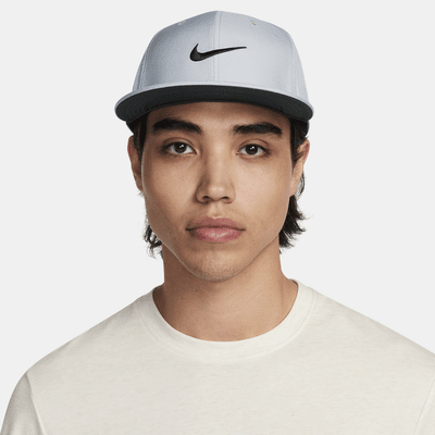 Gorra estructurada de visera redonda Nike Pro