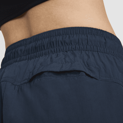 Pants de cierre de tiro medio Repel para mujer Nike Sportswear Collection