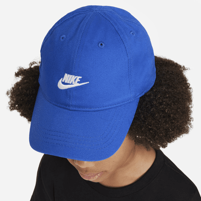 Gorra Futura con visera curva para niños talla pequeña Nike