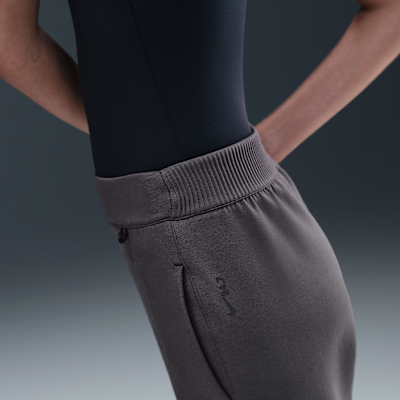 Joggers Dri-FIT de tiro medio para mujer Nike 24.7 ImpossiblySoft