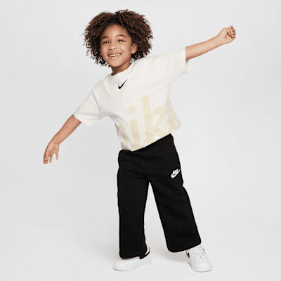 Playera con gráfico cómoda para niños talla pequeña Nike