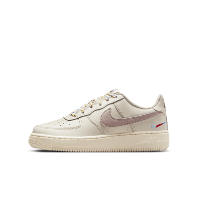 Nike Air Force 1 LV8 1