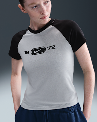Женская футболка Nike Sportswear Chill Knit Slim Graphic