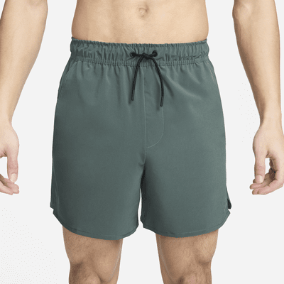 Shorts versátiles sin forro Dri-FIT de 13 cm para hombre Nike Unlimited