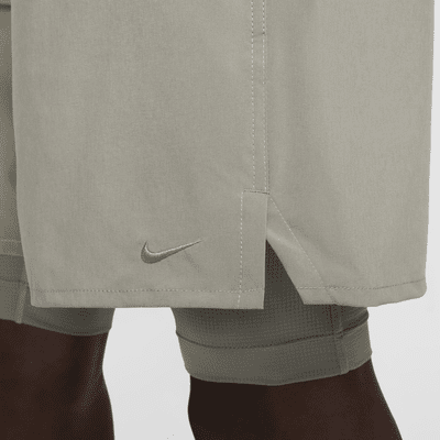 Shorts versátiles Dri-FIT de 18 cm 2 en 1 para hombre Nike Unlimited