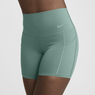 Shorts de ciclismo con bolsillos de 13 cm de tiro alto y media sujeción para mujer Nike Universa