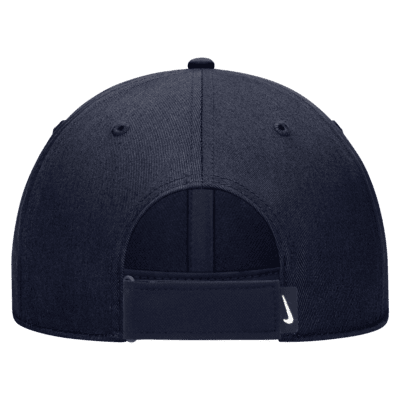 Gorra de softball Futura Swoosh Dri-FIT con estructura Nike Club