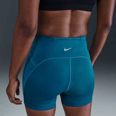 Nike Swift magas derekú, 10 cm-es, testhezálló, zsebes női futórövidnadrág