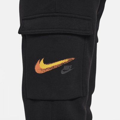 Nike Sportswear-cargobukser i fleece med grafik til større børn (drenge)