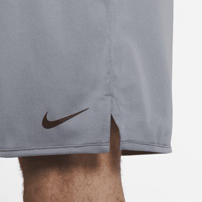 Shorts versátiles sin forro Dri-FIT de 18 cm para hombre Nike Totality