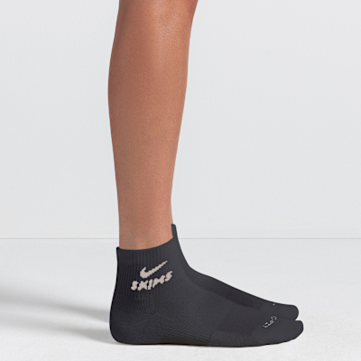 Calcetines cortos NikeSKIMS Dri-FIT para mujer (3 pares)