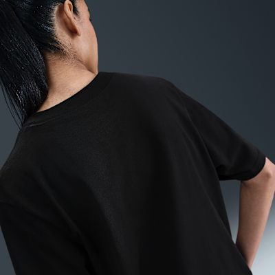 Playera de manga corta con gráfico holgada para mujer Nike Sportswear