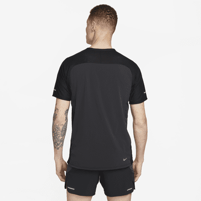 Playera de correr de manga corta Dri-FIT para hombre Nike Trail Solar Chase