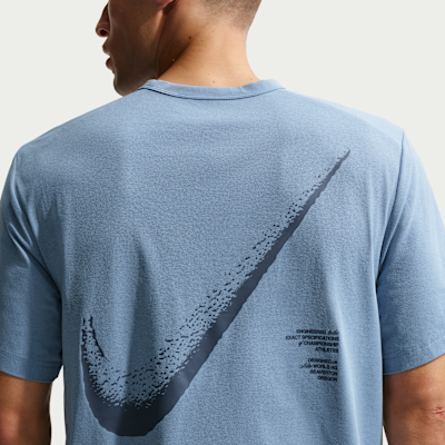 Nike Hyverse Dri-FIT UV Erkek Antrenman Tişörtü görsel 2