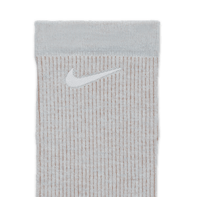 Nike Dri-FIT Trail 跑步中筒襪