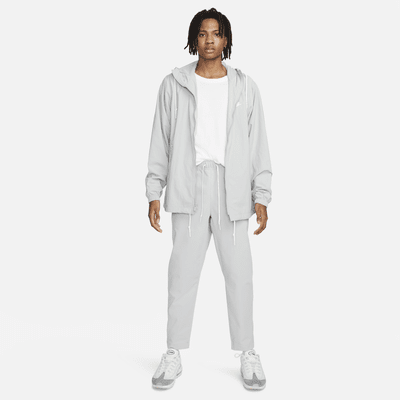 Nike Club schmal zulaufende Herrenhose aus Webmaterial