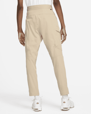 Woven Unlined Cargo Trousers. Nike 