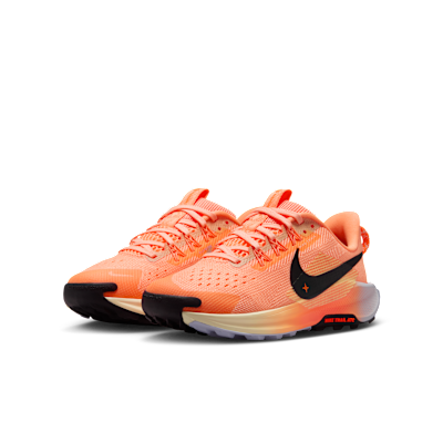 Nike Pegasus Trail 5 Traillaufschuh (ältere Kinder)
