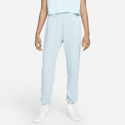 Nike Sportswear Essential Collection