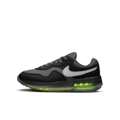 Meisjesschoenen en meisjessneakers sale. Nike BE