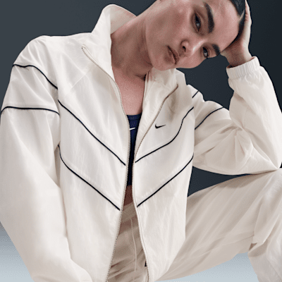 Nike Windrunner Chaqueta de tejido Woven y ajuste holgado con cremallera completa y protección UV - Mujer