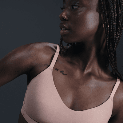 Bra deportivo convertible y acolchado de baja sujeción para mujer Nike Alate Minimalist