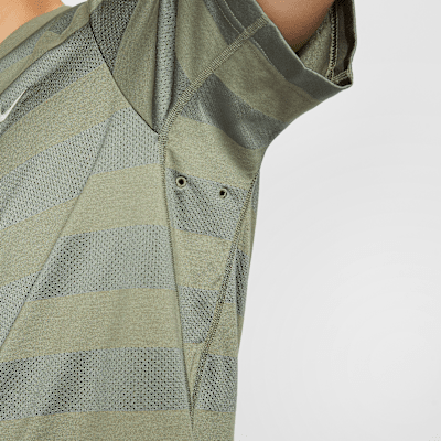 Nike Primary Men's Dri-FIT Short-Sleeve Fitness Top