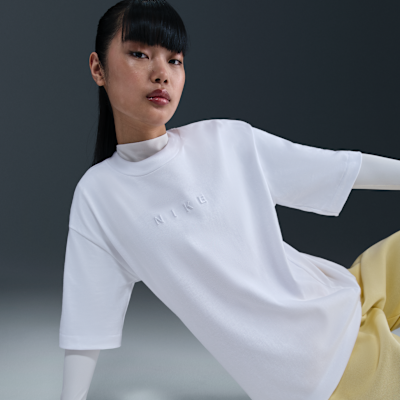 เสื้อยืดแขนสั้นขนาดโอเวอร์ไซส์ผู้หญิง Nike Sportswear