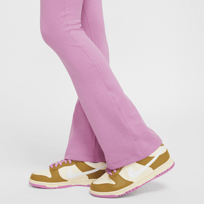 Nike Sportswear Classic Leggings mit hohem Bund und ausgestelltem Bein für Mädchen