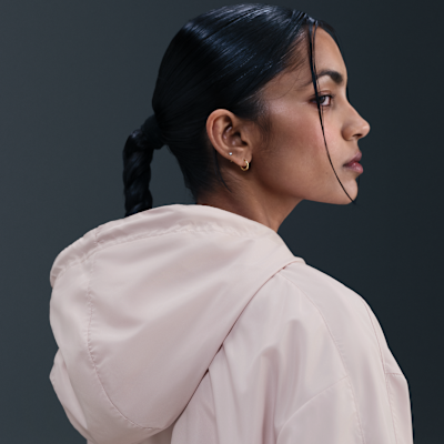 Nike Sportswear Classic Wovens Chaqueta holgada con capucha y protección UV - Mujer