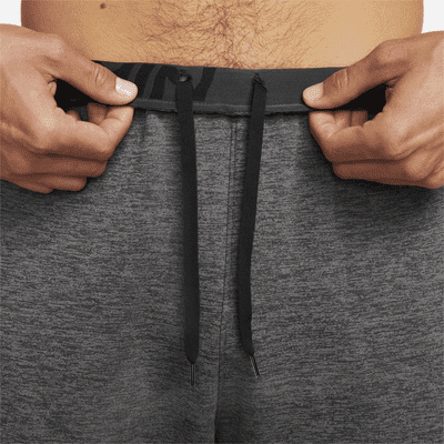 Pants de fitness con dobladillo abierto Therma-FIT para hombre Nike Therma