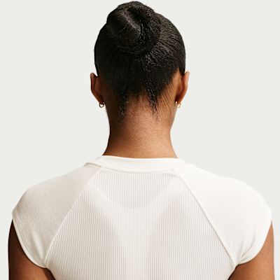 Playera de manga corta de tela de canalé ajustada para mujer Nike Sportswear Chill Knit