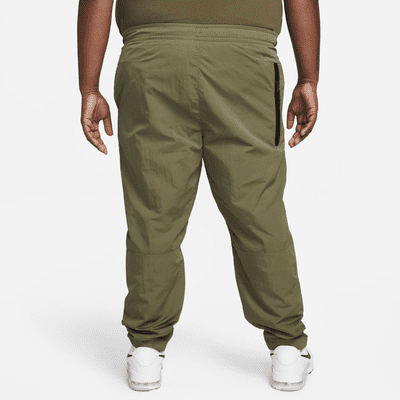 Nike Sportswear Tech Essentials Men's lined Commuter Pants. Nike.com