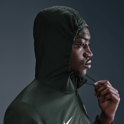 Chelsea FC Academy Pro Chaqueta para la lluvia de fútbol con capucha Nike - Hombre