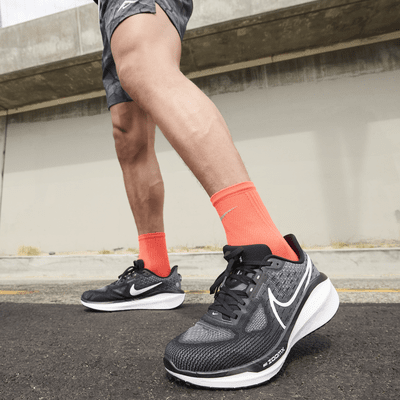 Tenis de correr en pavimento para hombre Nike Vomero 17