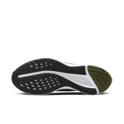 Tenis de correr en pavimento para hombre Nike Quest 5