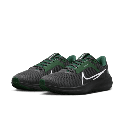 Nike Pegasus 40 (NFL Green Bay Packers) Men's Road Running Shoes.